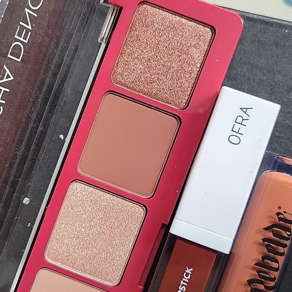 New! Bundle of eyeshadow and lip! - Picture 2 of 6